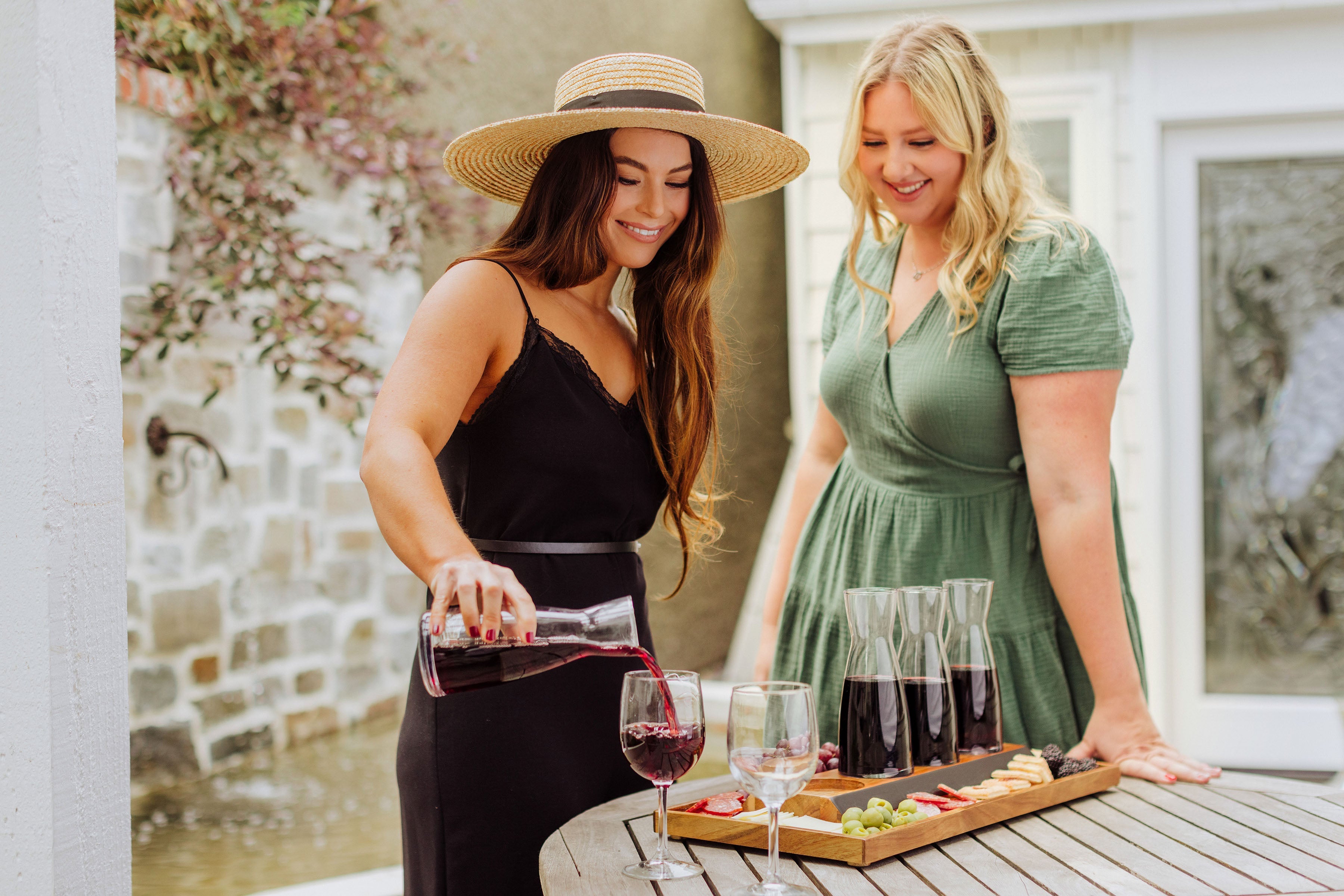 Cava Wine Tasting Kit with 4 Glass Carafes