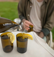 Cargar imagen en el visor de la galería, Amber Glass Carafe, Brown Glass Bottle Water Jug with Set of Two 10oz Tumblers
