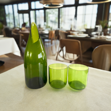 Cargar imagen en el visor de la galería, Green Glass Carafe, Glass Bottle Wine Decanter, with Set of Two 8oz Tumblers
